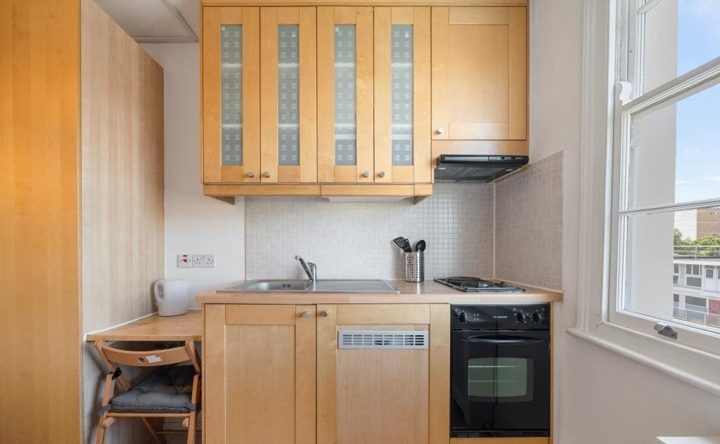 Flat Claverton Street in City of Westminster