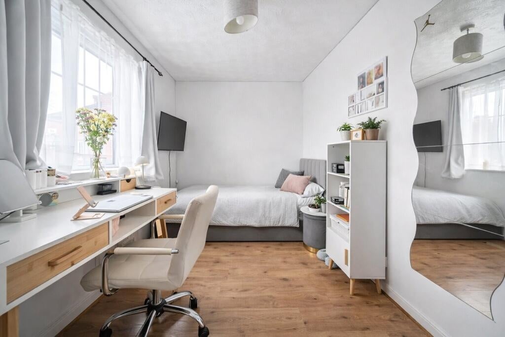 House Maplecroft Close in Greater London