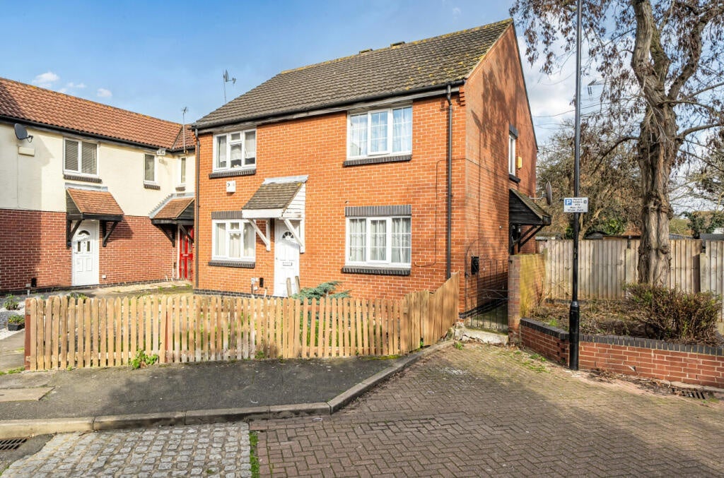 House Maplecroft Close in Greater London