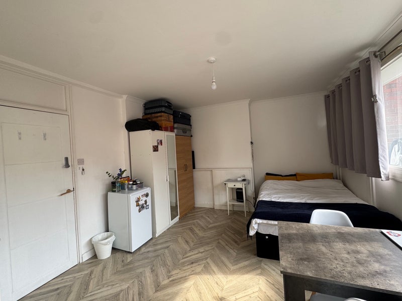 Room Twyford Street in Greater London