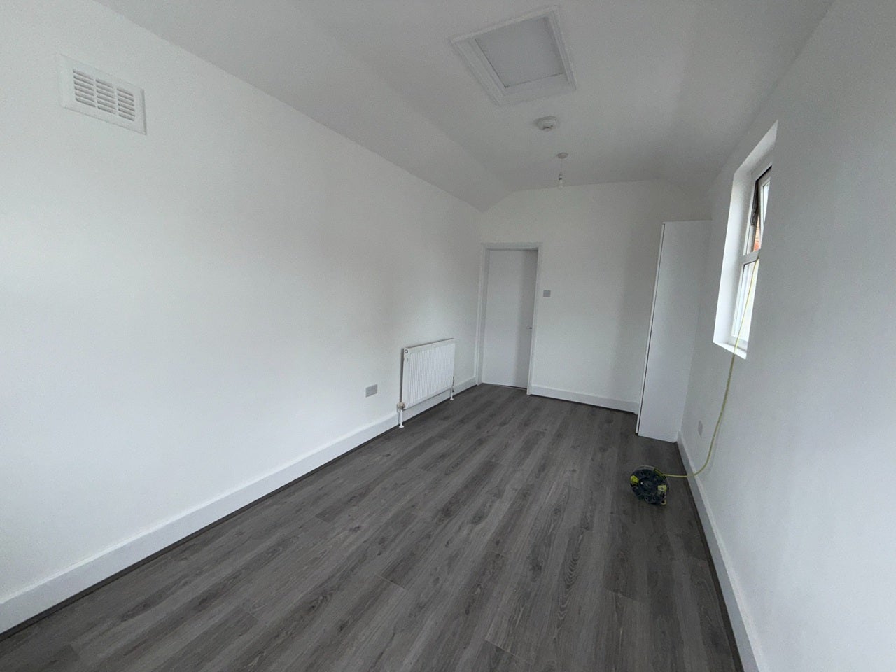Flat Whitehorse Road in Greater London