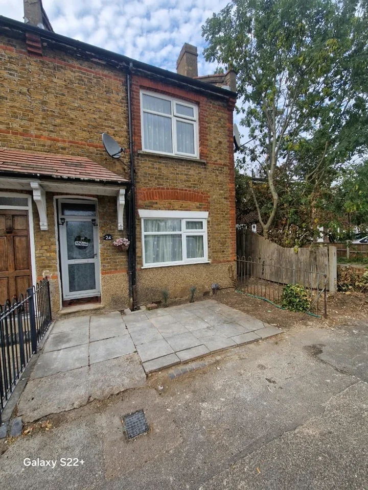 House Brickfield Lane in Greater London