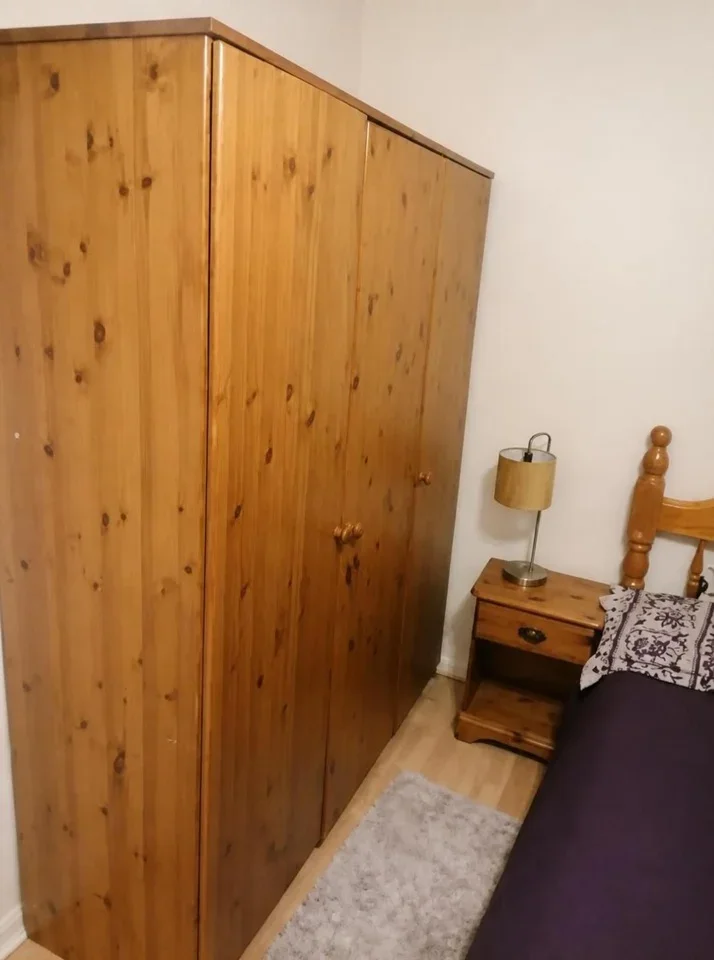 Room Mantlet Close in Greater London