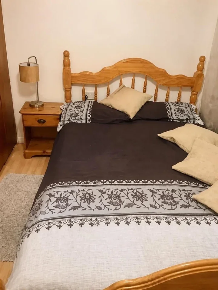 Room Mantlet Close in Greater London