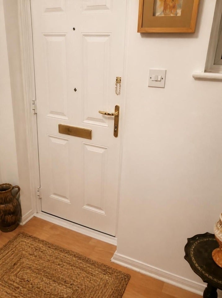 Room Mantlet Close in Greater London