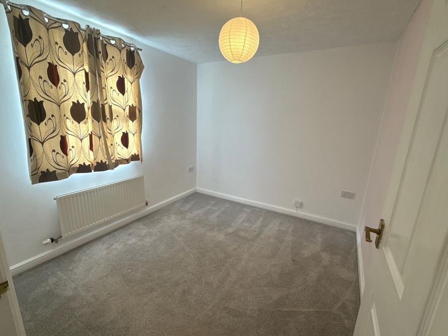 Flat Quinton Road in Quinton