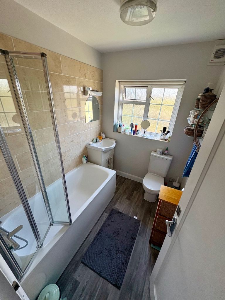 Flat Edgeworth Close in Greater London