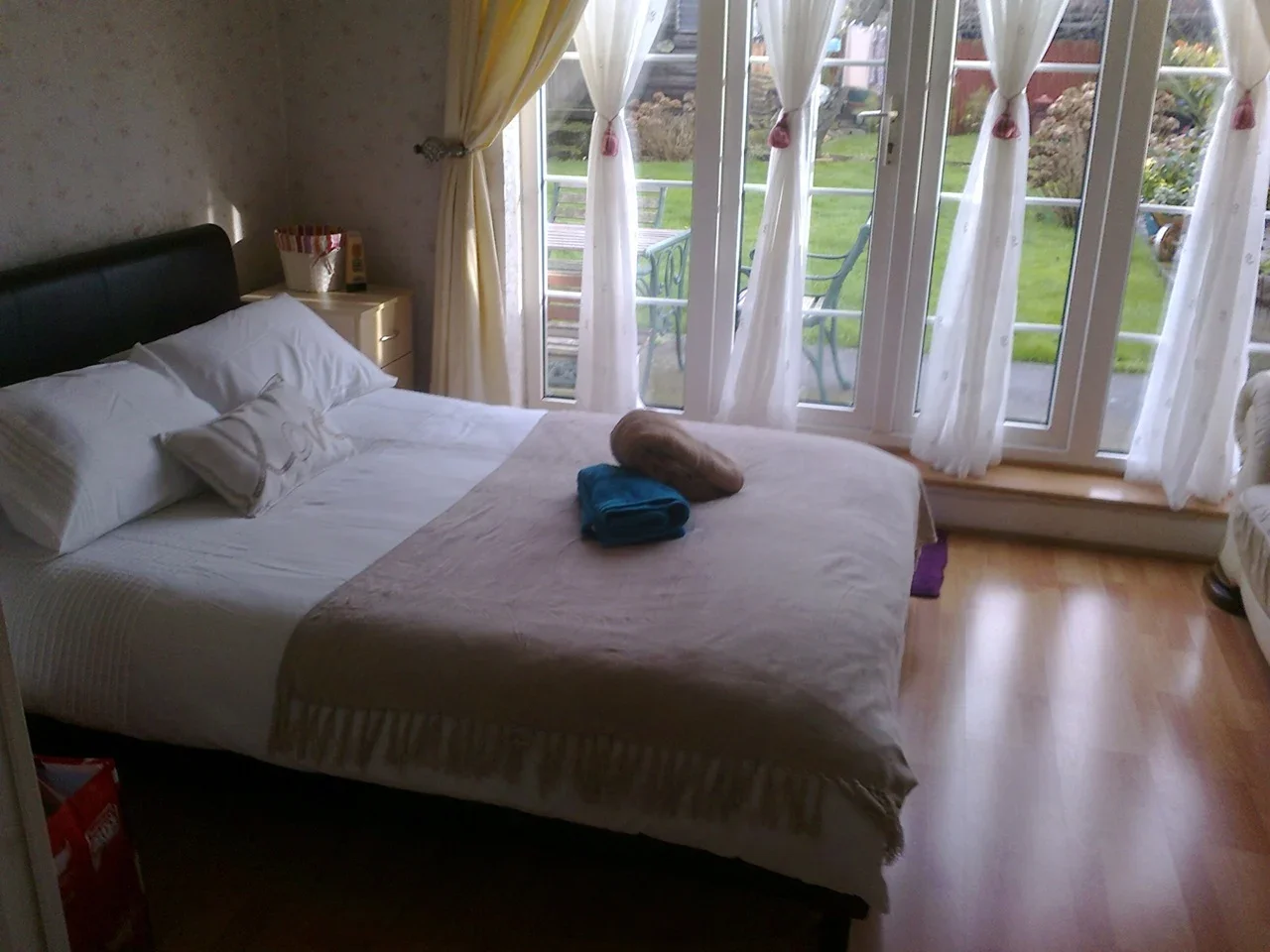 Room Rose Avenue in Greater London