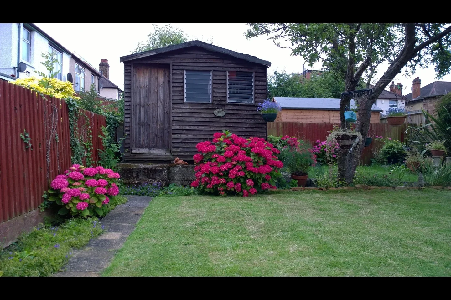 Room Rose Avenue in Greater London