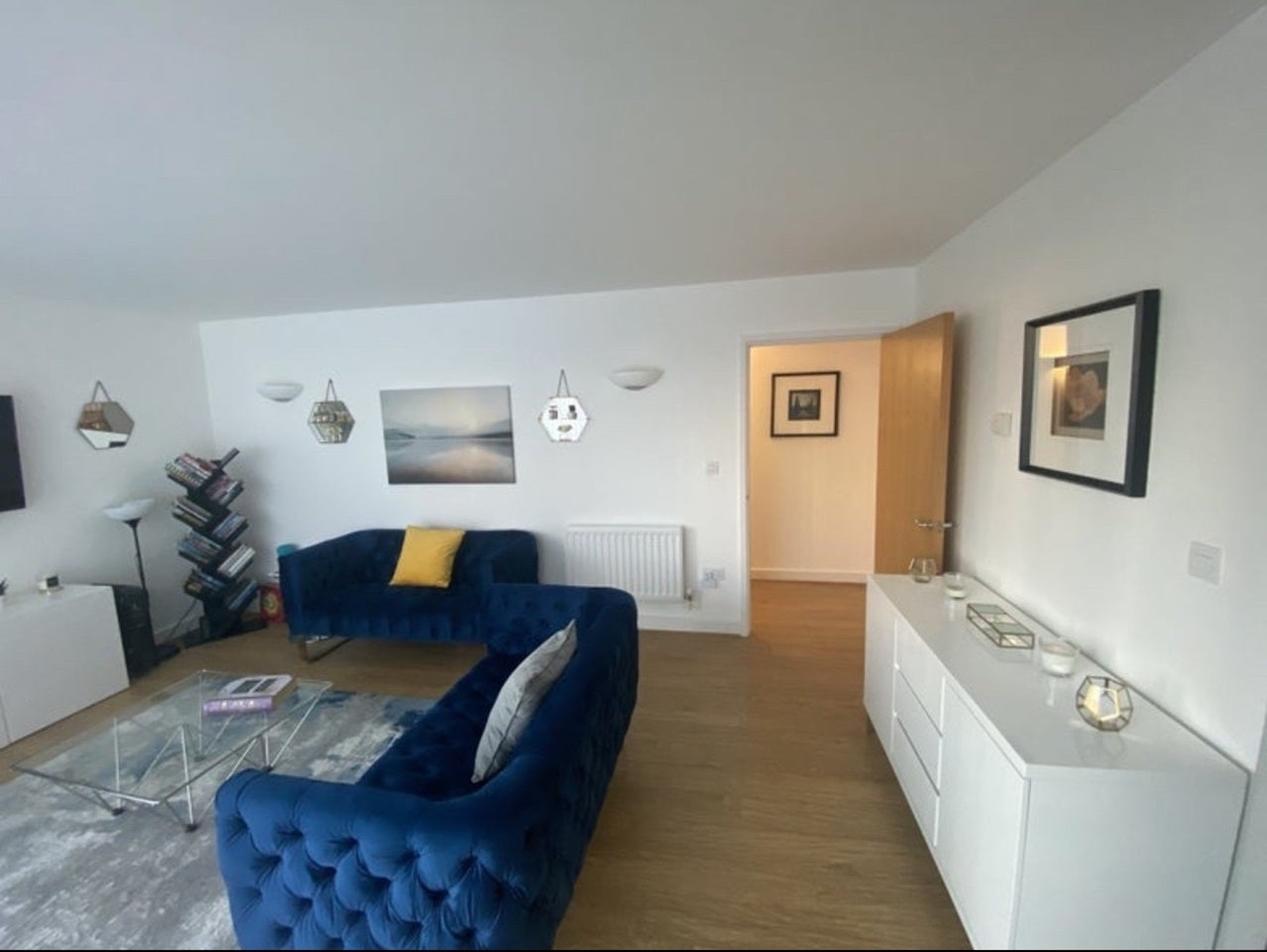 Flat Blackwall Way in Greater London
