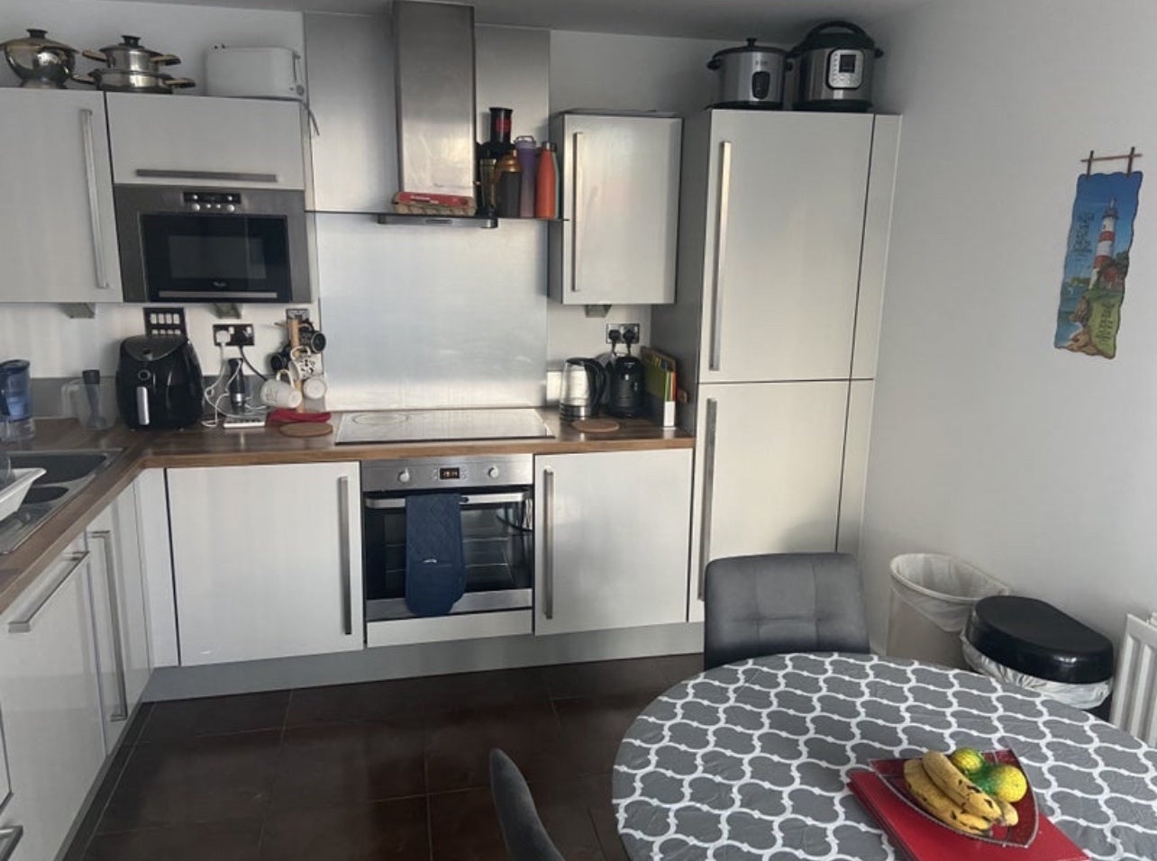 Flat Blackwall Way in Greater London