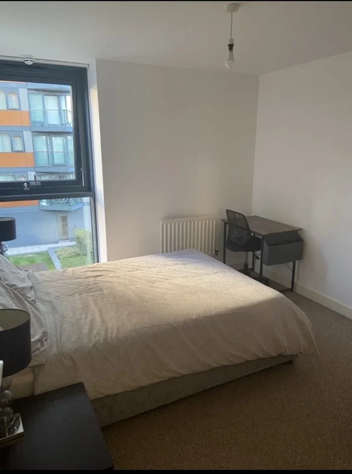 Flat Blackwall Way in Greater London