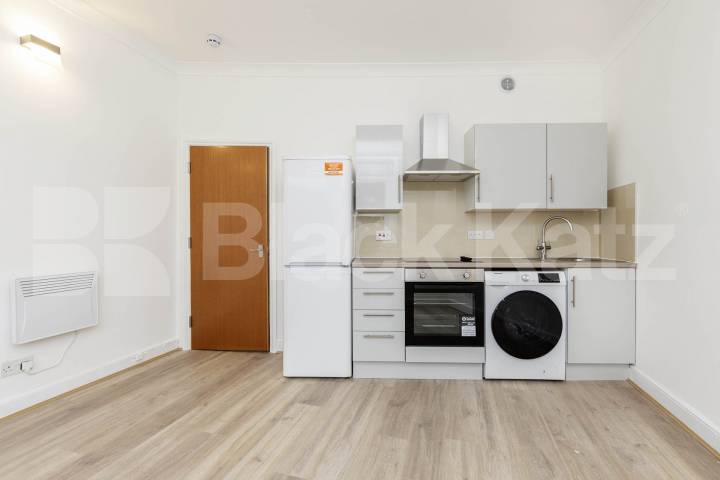 Flat Iverson Road in Greater London