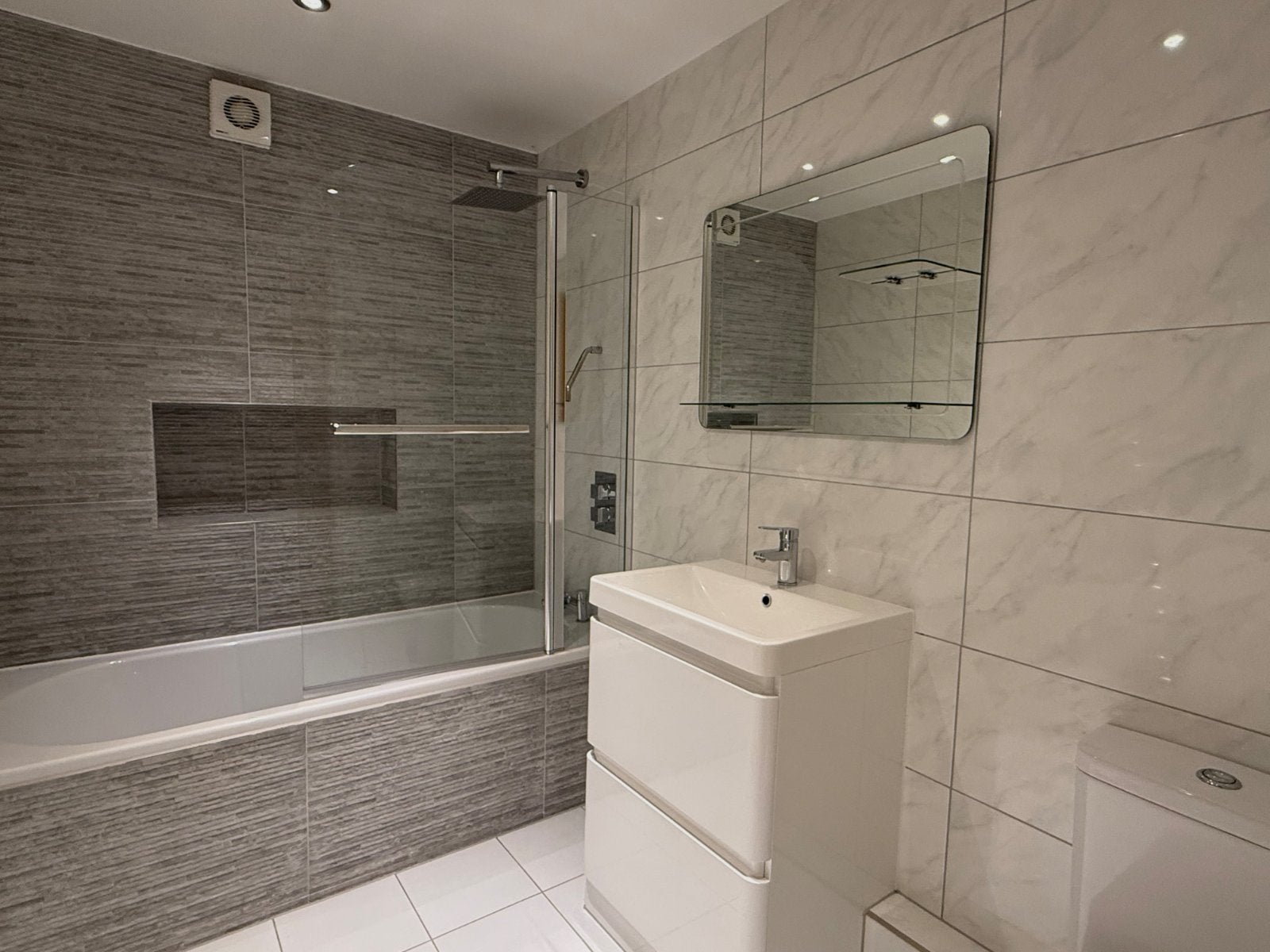 Flat Harlow Moor Drive in Harrogate