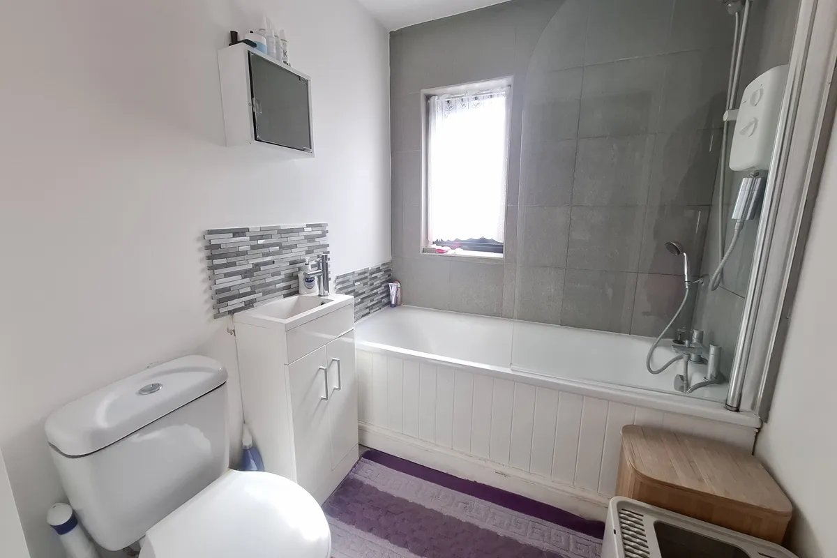 Flat Adeyfield Road in Dacorum