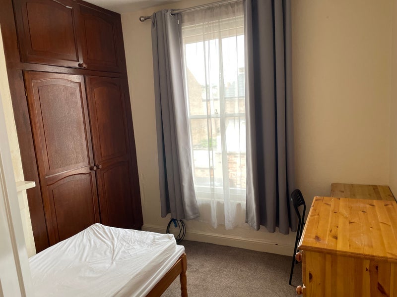 Room Victoria Road in Royal Leamington Spa