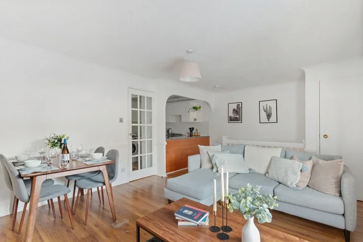 Flat Millstream Close in North Hertfordshire