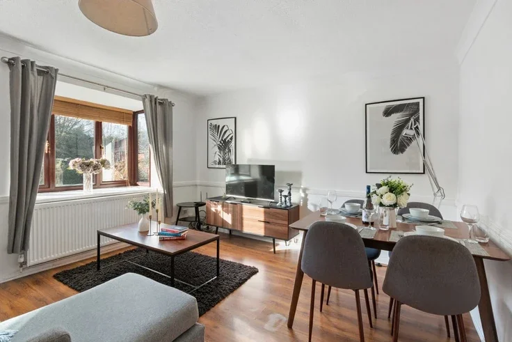Flat Millstream Close in North Hertfordshire