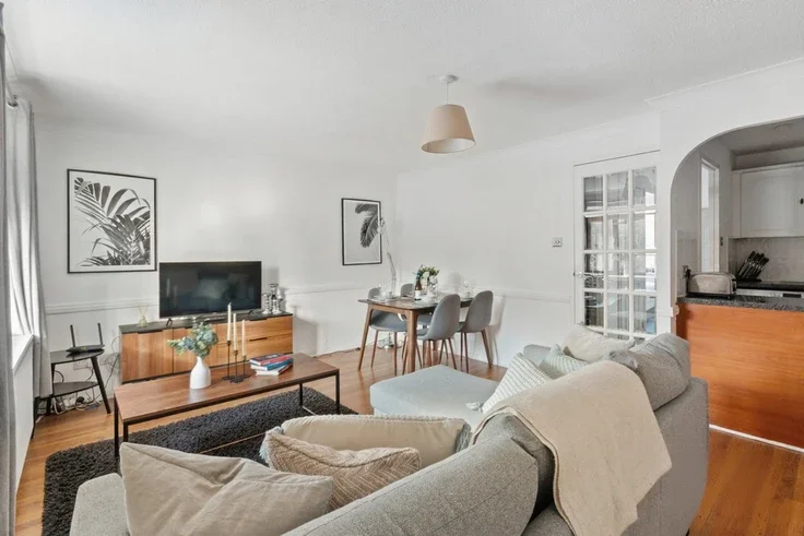 Flat Millstream Close in North Hertfordshire