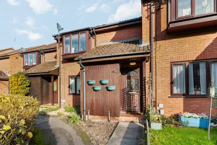 Flat Millstream Close in North Hertfordshire