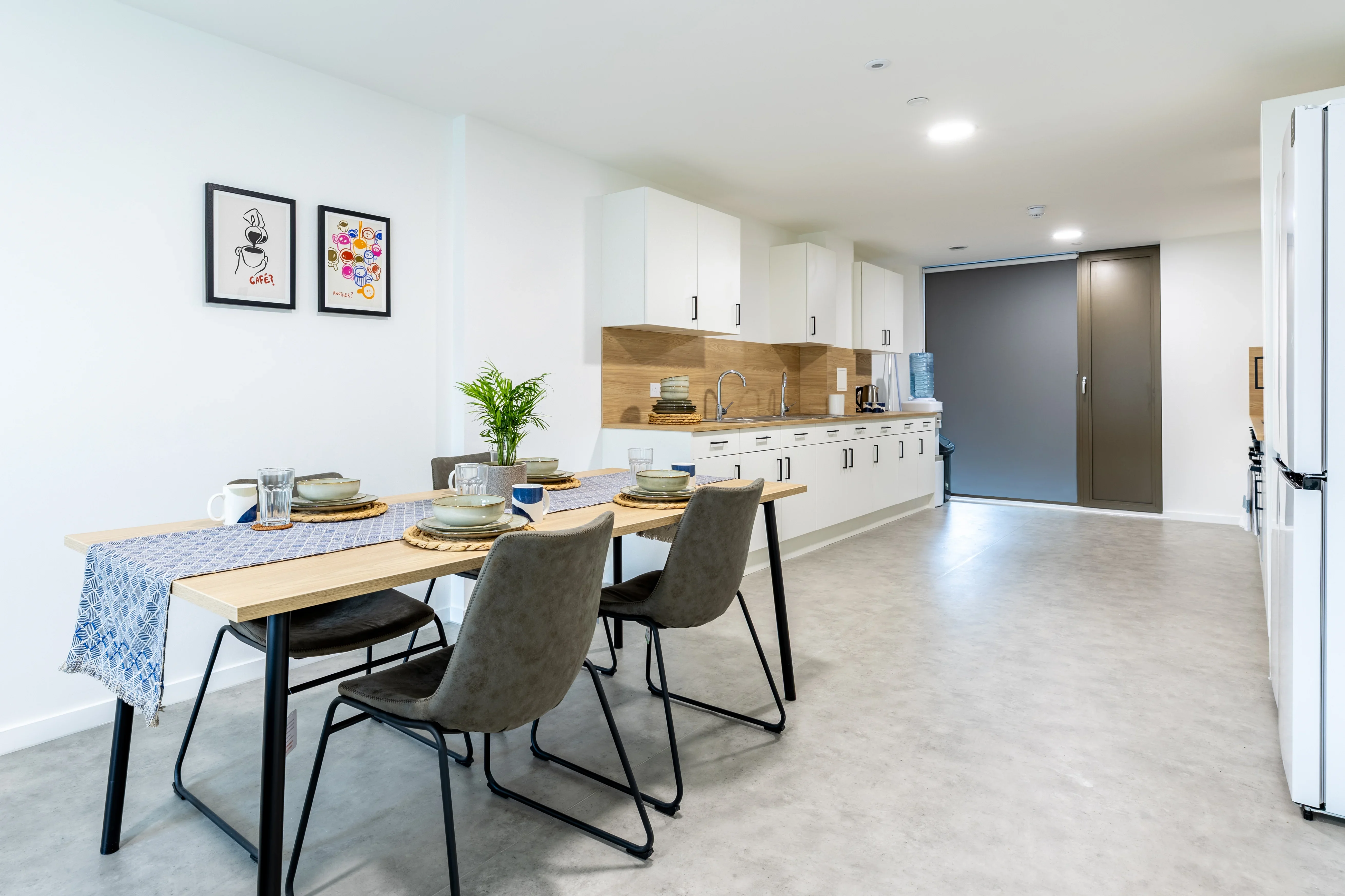 Room Grove Crescent Road in Greater London