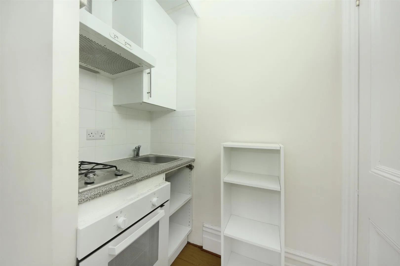 Flat Gordon Road in Greater London