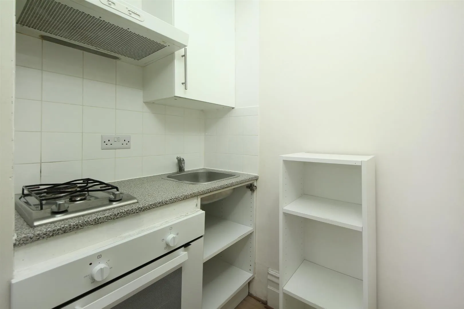 Flat Gordon Road in Greater London