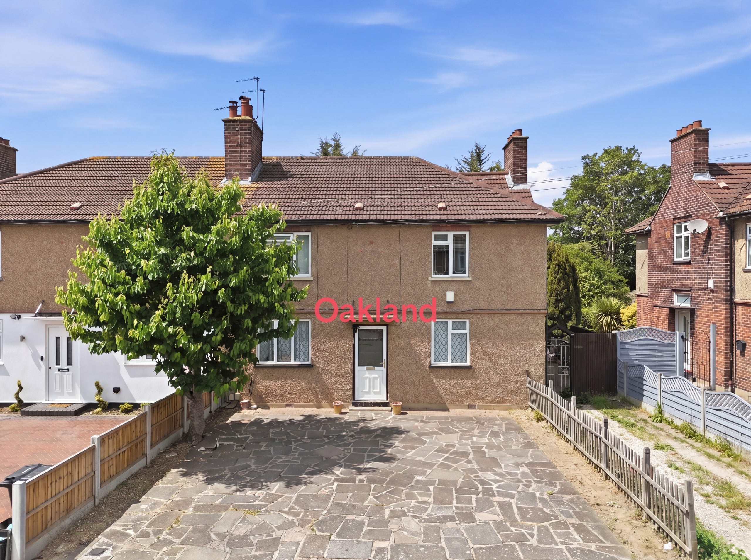 Flat Crown Road in Greater London