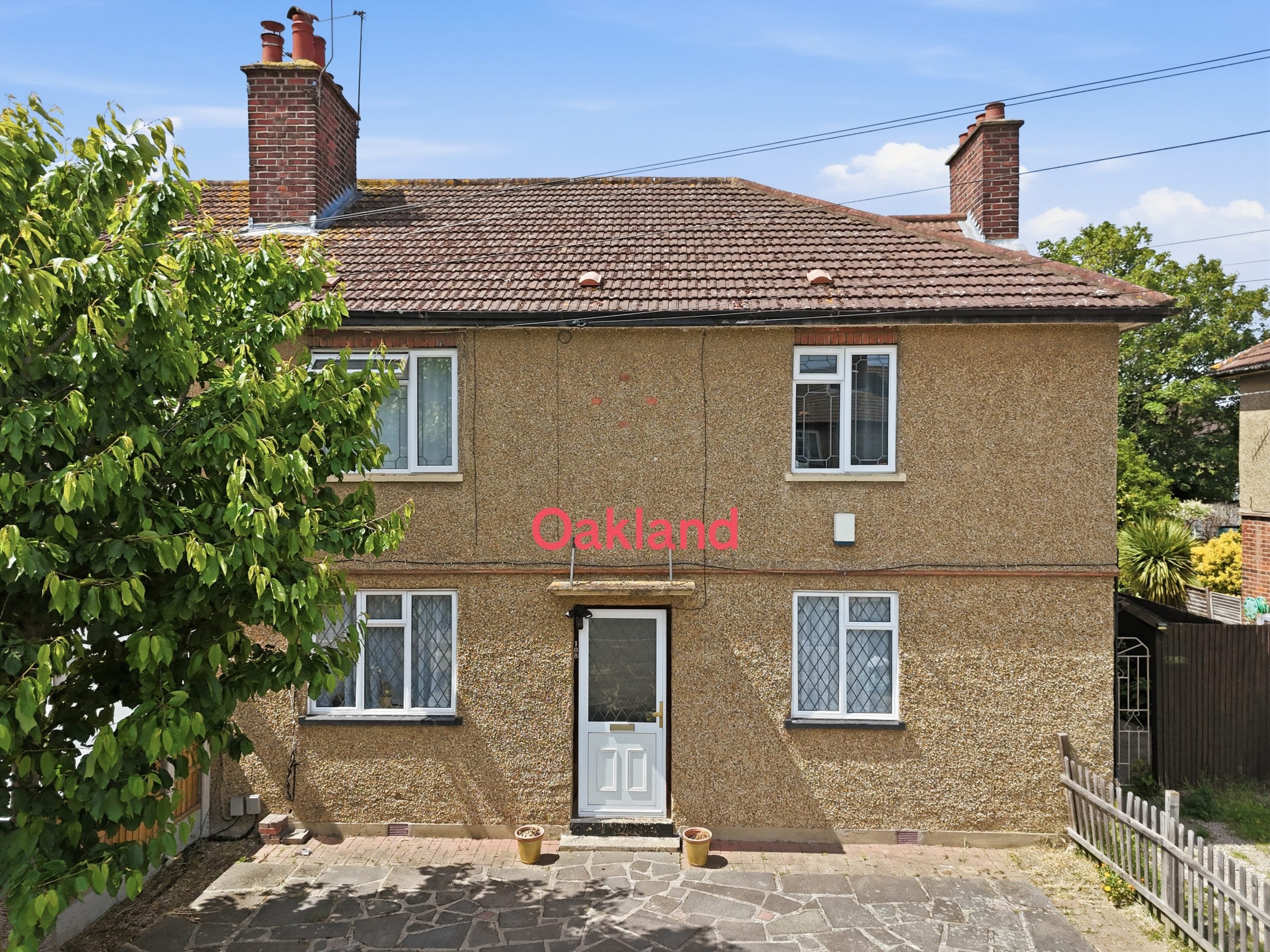 Flat Crown Road in Greater London