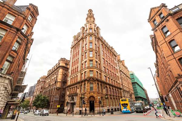 Flat Whitworth Street West in Manchester
