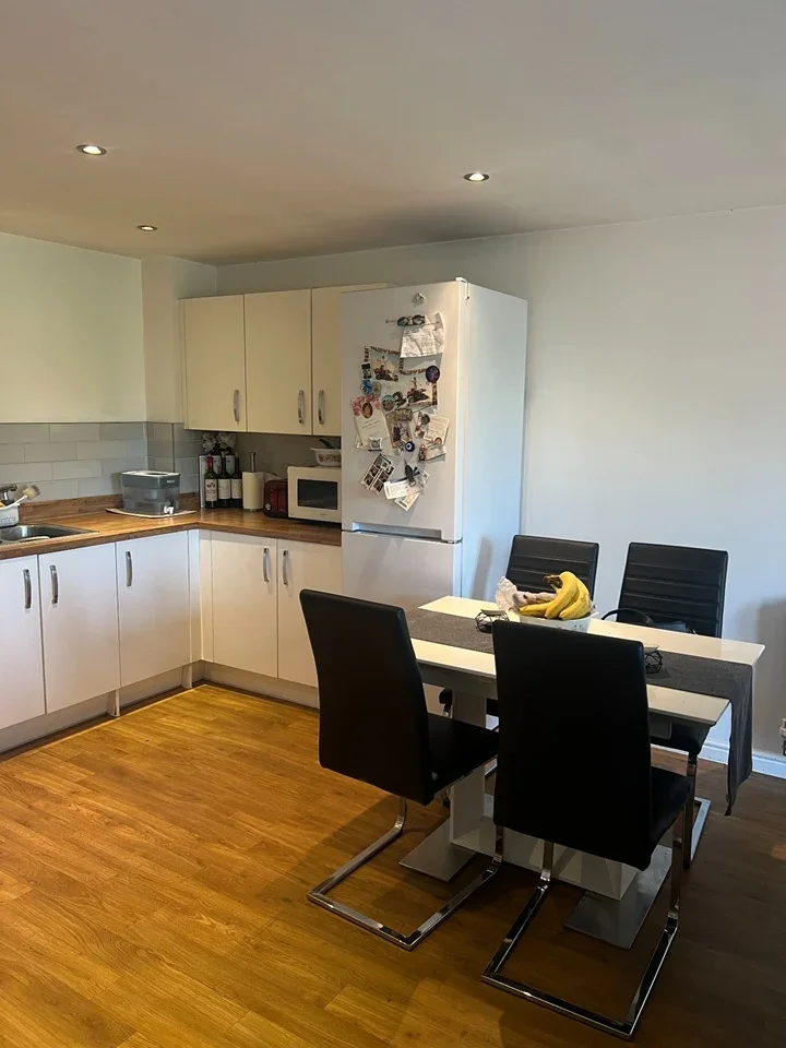 Room Dyson Drive in Greater London