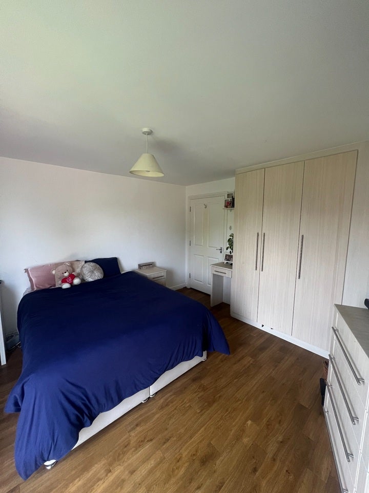 Room Dyson Drive in Greater London