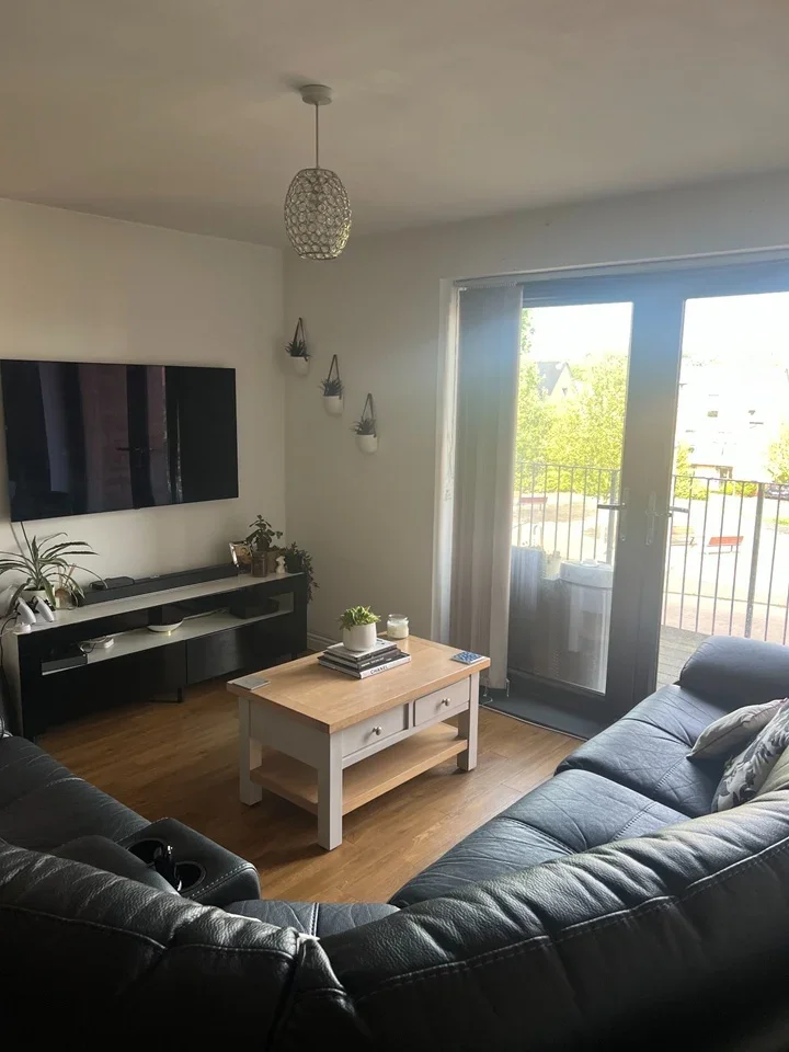 Room Dyson Drive in Greater London
