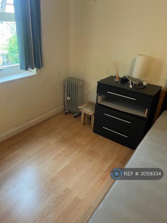 Room Wood's Road in Greater London