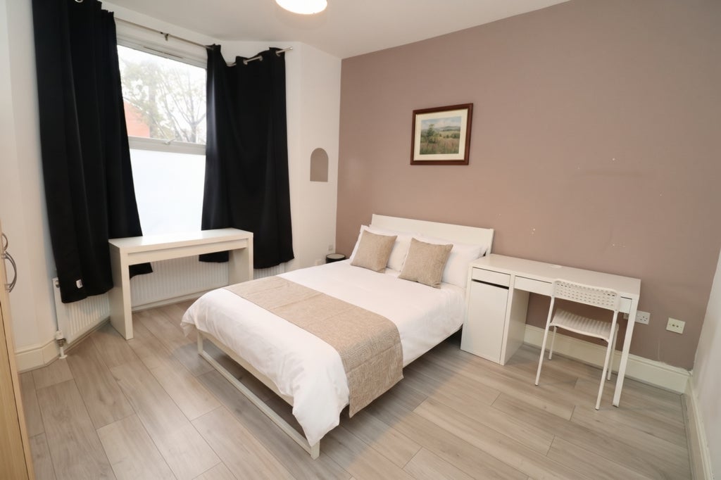 Room Globe Road in Greater London