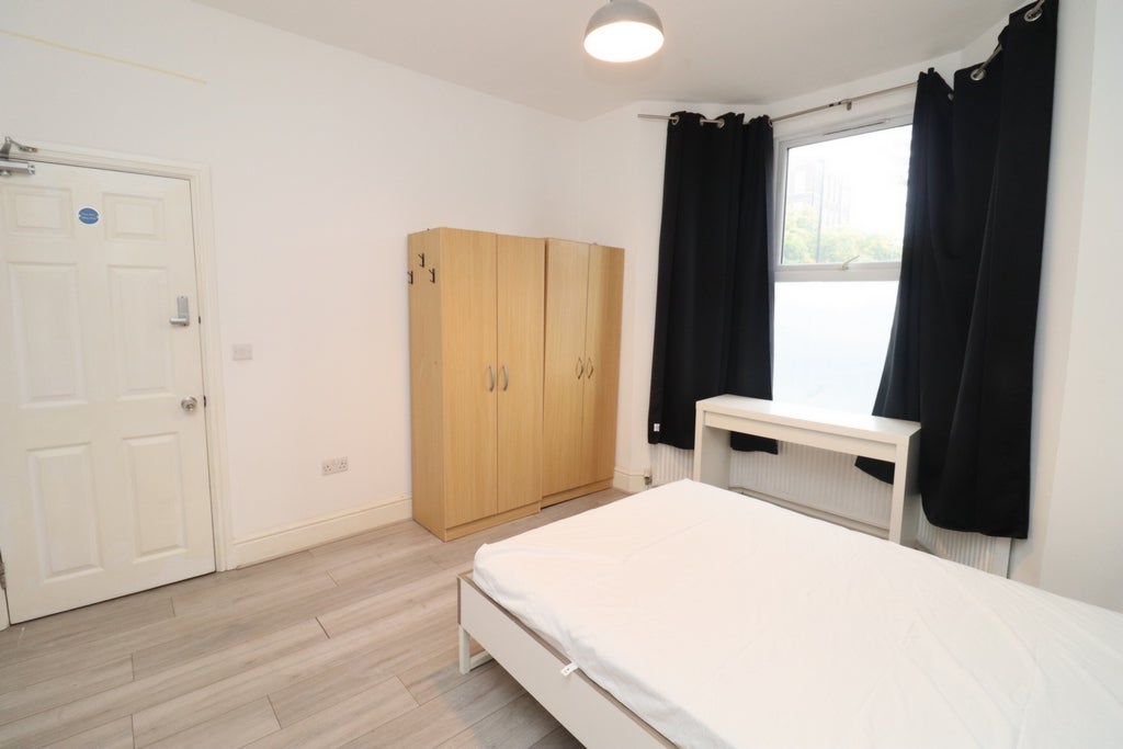 Room Globe Road in Greater London