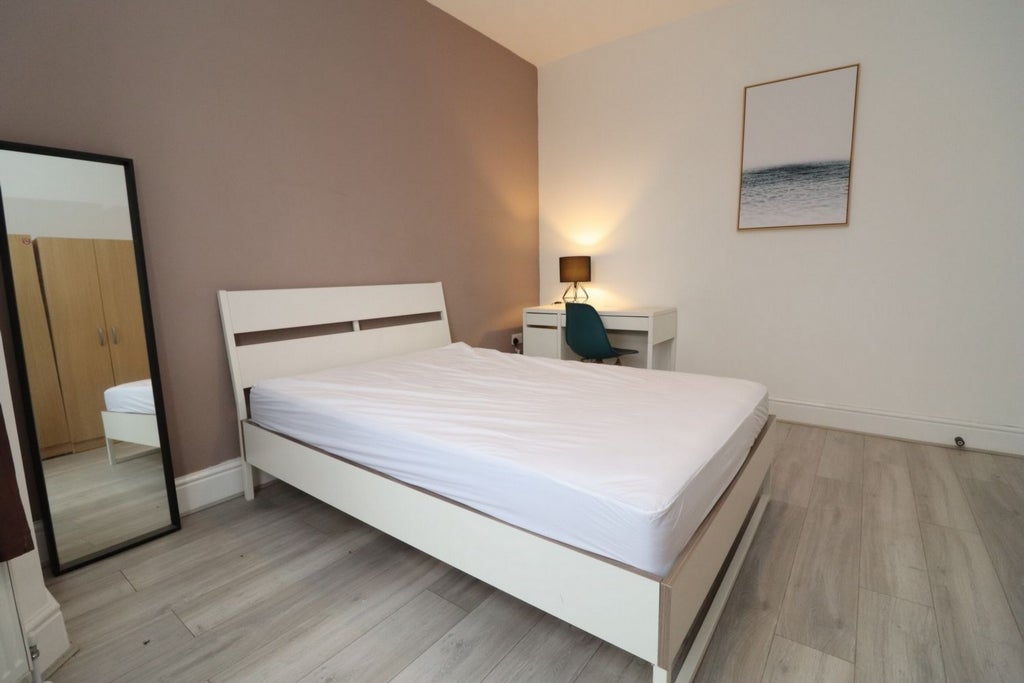 Room Globe Road in Greater London