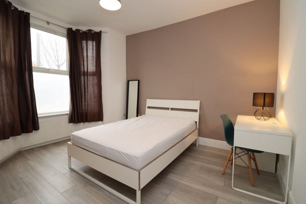 Room Globe Road in Greater London