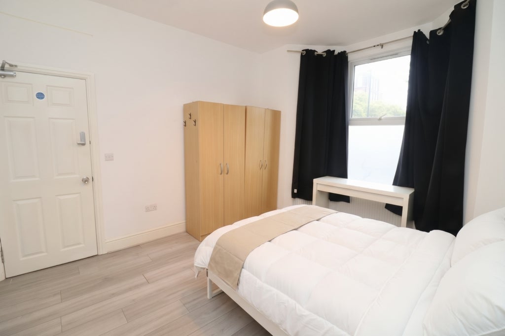 Room Globe Road in Greater London