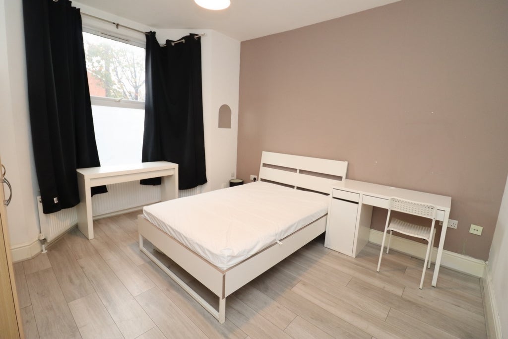 Room Globe Road in Greater London