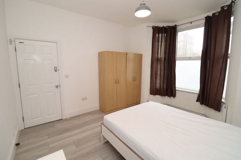 Room Globe Road in Greater London