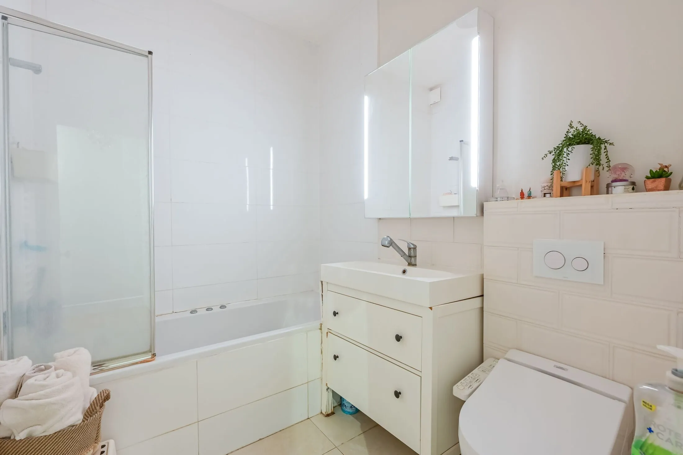 Flat Palmerston Road in Greater London