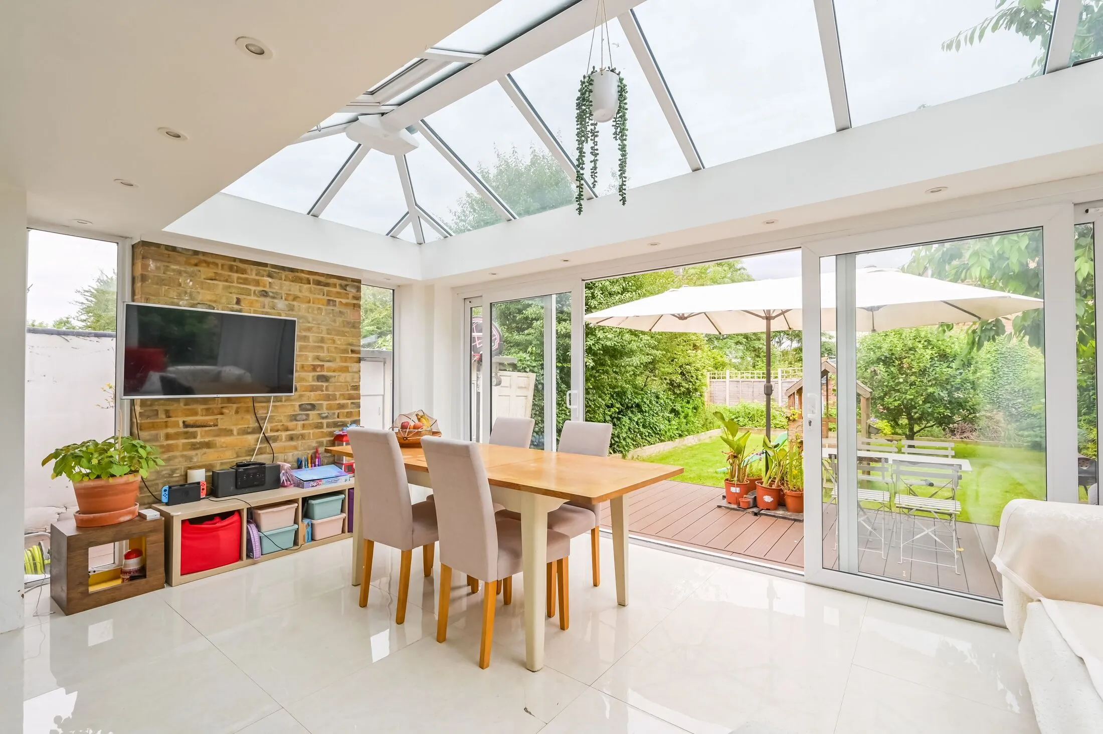 Flat Palmerston Road in Greater London