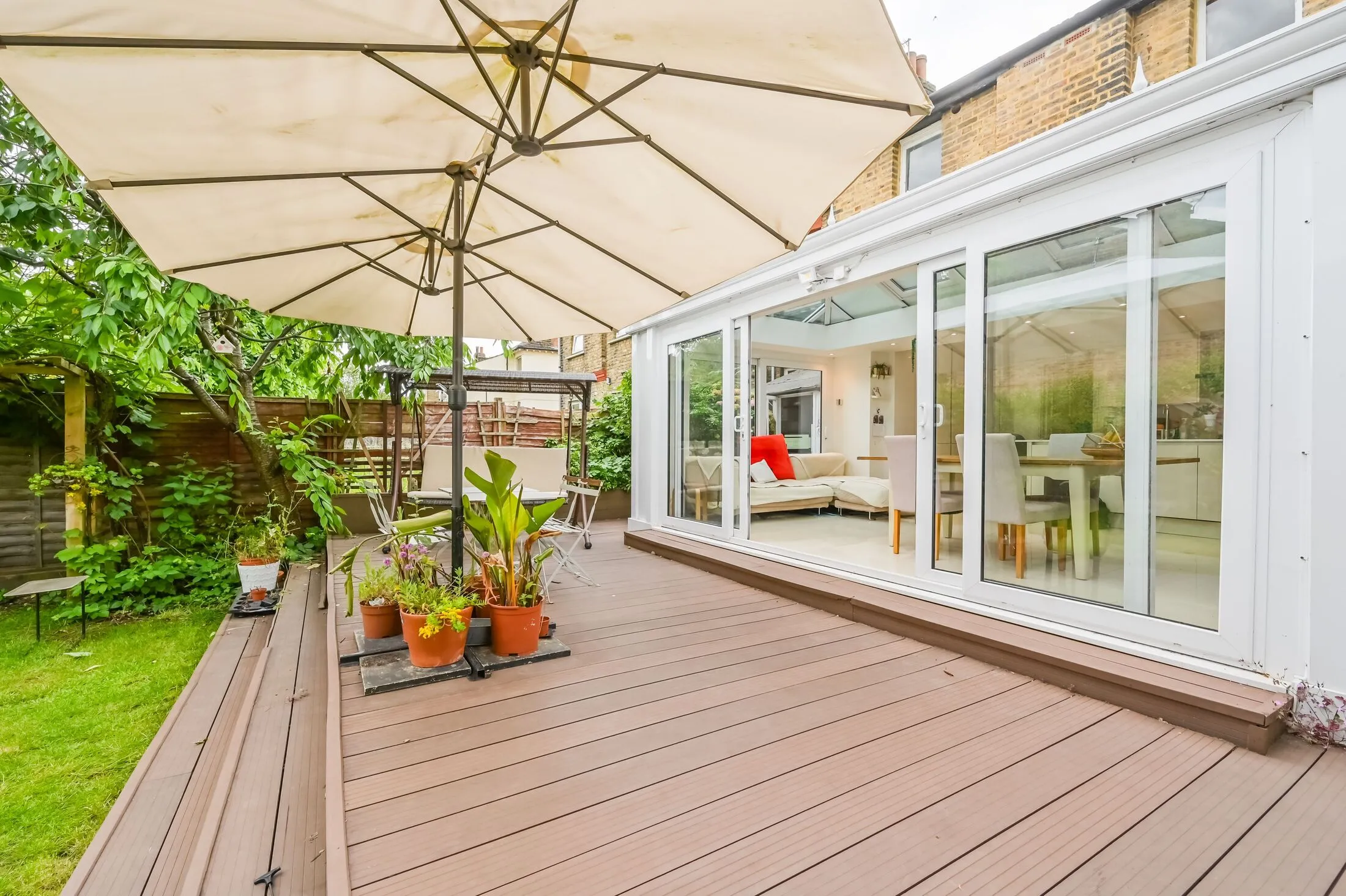 Flat Palmerston Road in Greater London