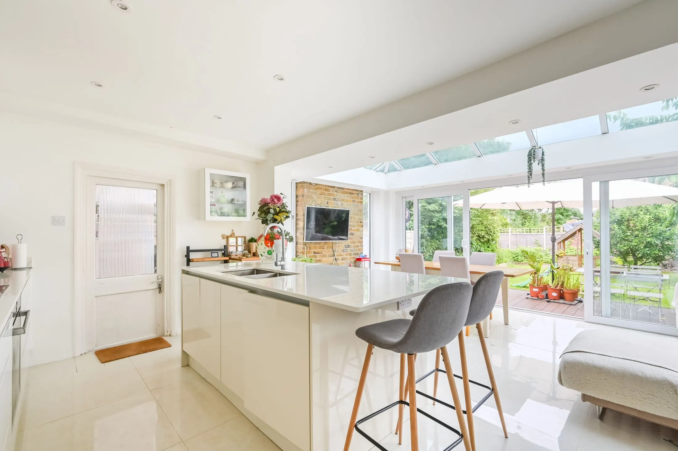 Flat Palmerston Road in Greater London