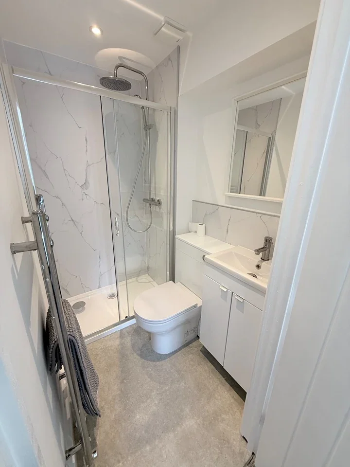 Room Eaton Drive in Greater London