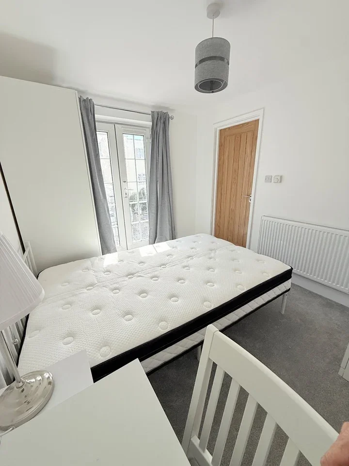 Room Eaton Drive in Greater London