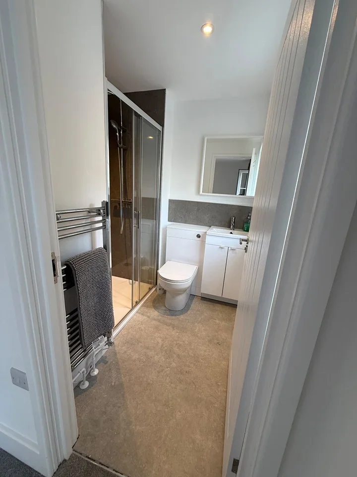 Room Eaton Drive in Greater London