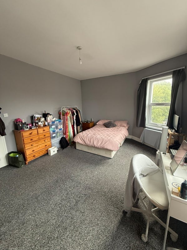 Room Mitcham Road in Greater London