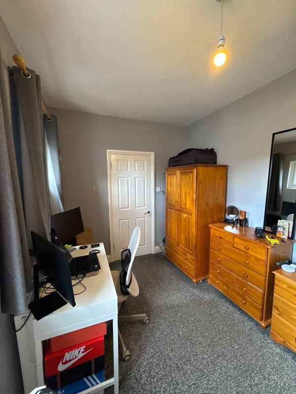 Room Mitcham Road in Greater London